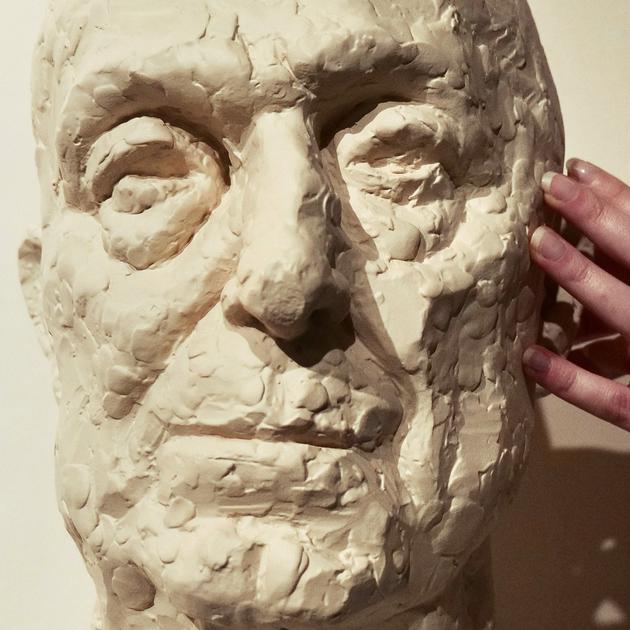 Riproduzione tattile di una testa di statua